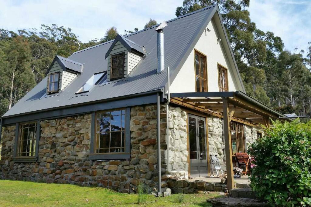 The Stone Cottage - Bruny Island Simpsons Bay Екстериор снимка
